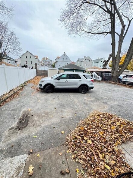 Building Photo - 199 Waldo St