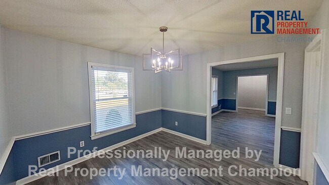 Building Photo - Updated 3 BD/2BA Home on Spacious Corner Lot