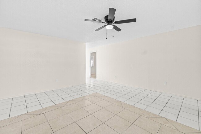 Building Photo - 4869 Gulfstream Rd