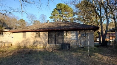 Building Photo - 3208 Whitfield St