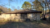 Building Photo - 3BR 1BA House