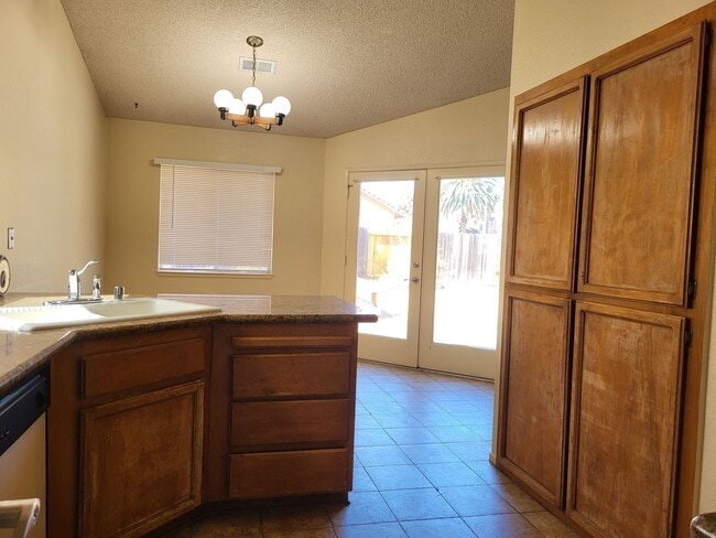 Building Photo - Corner lot Fairfield Home