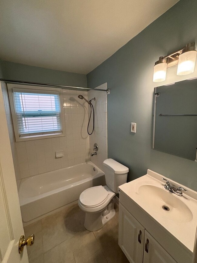 Building Photo - Charming Studio Apartment in Prime Long Be...