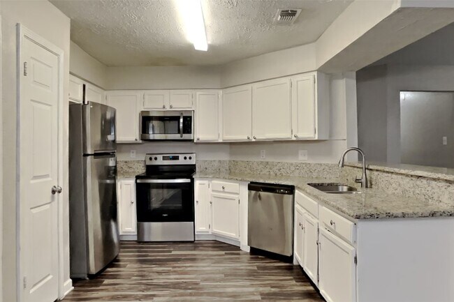 Building Photo - 11915 Fork Creek Dr