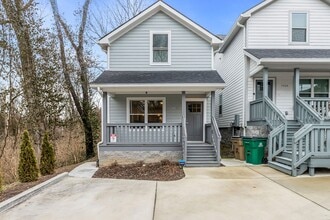 Building Photo - Beautiful North Nashville Home