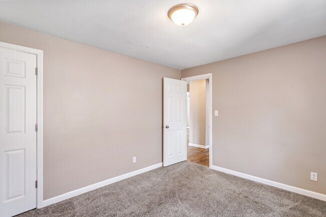 Building Photo - This spacious upper unit features 2 comfortable bedrooms with carpeting