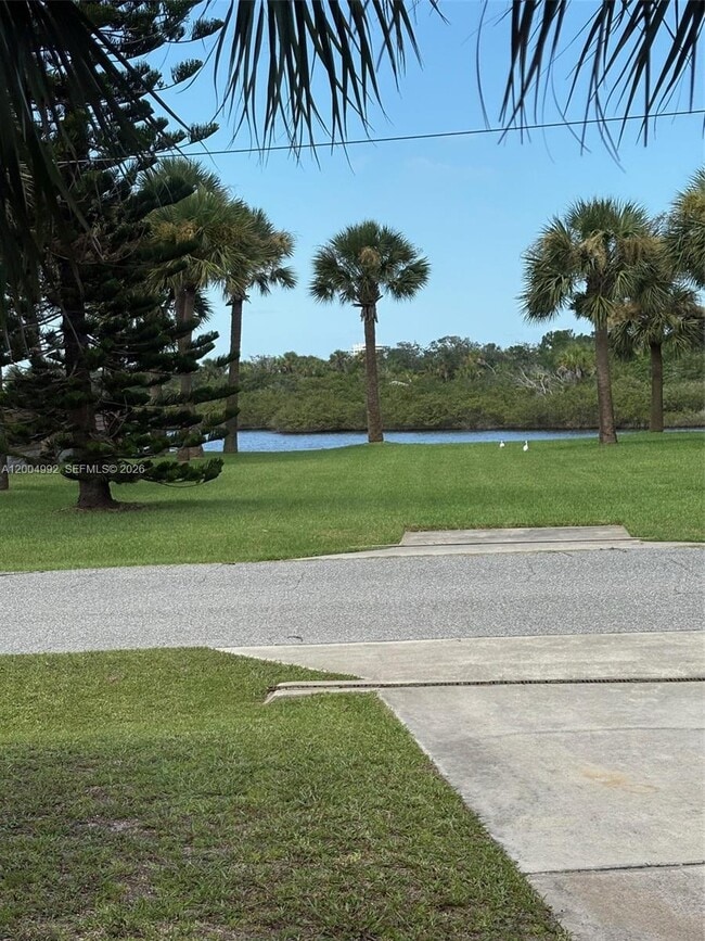 Building Photo - 333 Palm Cir