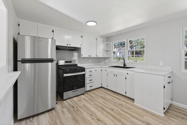 Building Photo - Saratoga Street