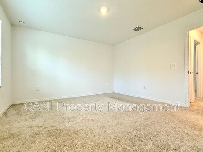 Building Photo - 646 Teviot Rd