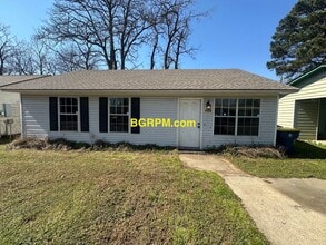 Building Photo - 3 BD, 2 BA, Home in Cabot