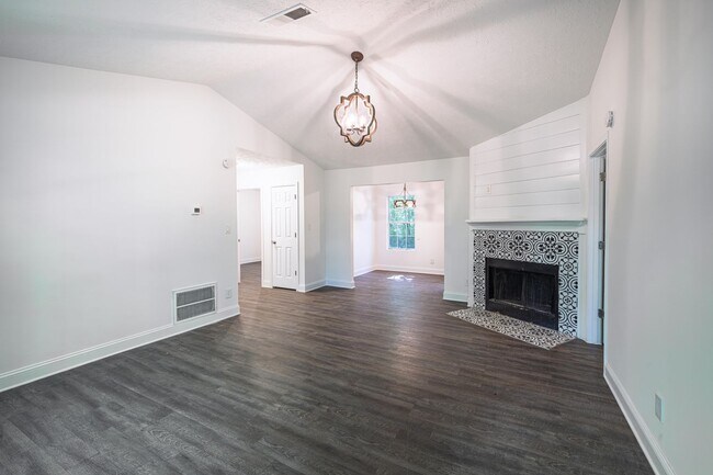 Building Photo - Updated Ranch on 1.6 Acres in Senoia. East Coweta Schools!