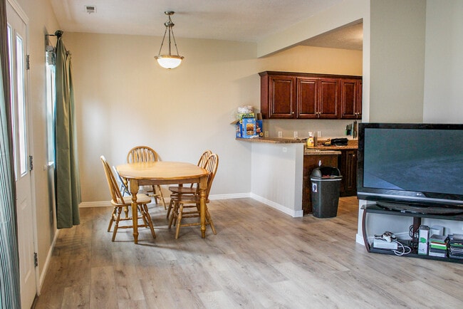 Building Photo - 462 W 1490 N