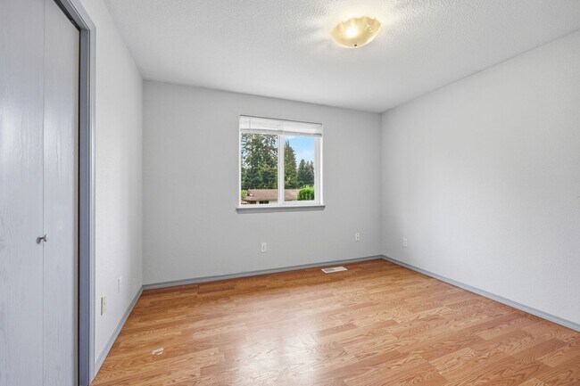 Building Photo - 6748 3rd Way SE