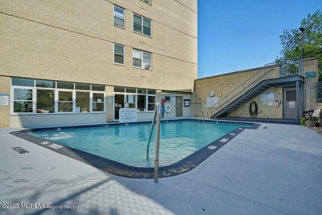 Building Photo - 510 Deal Lake Dr