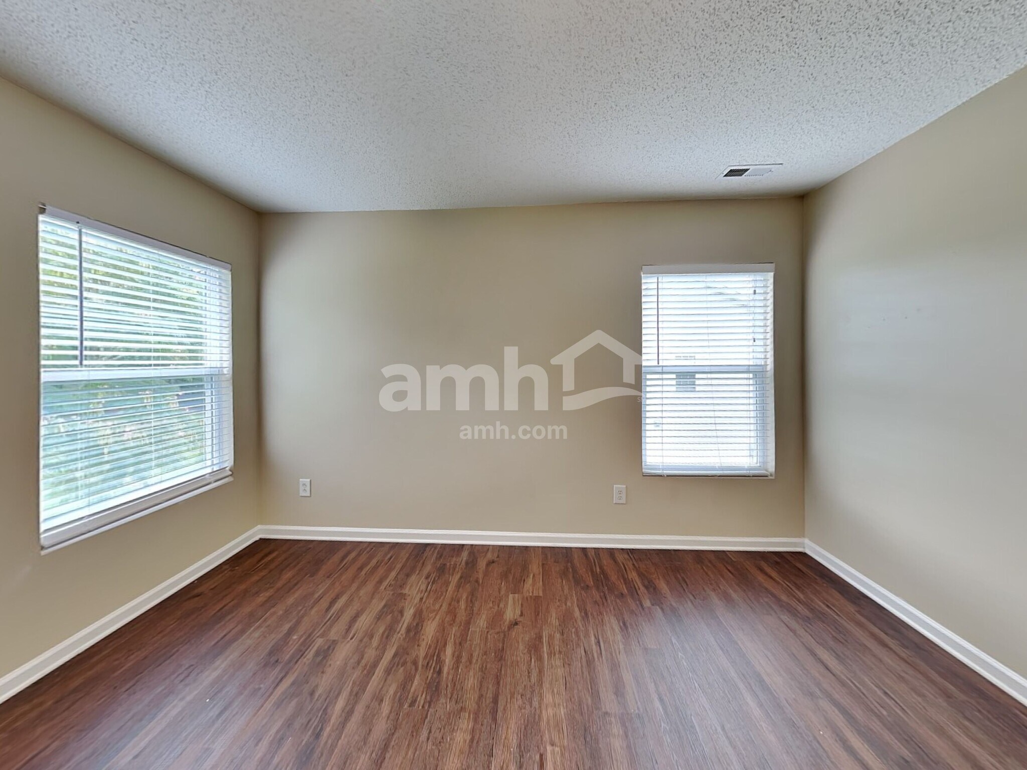 Building Photo - 710 Obsidian Way