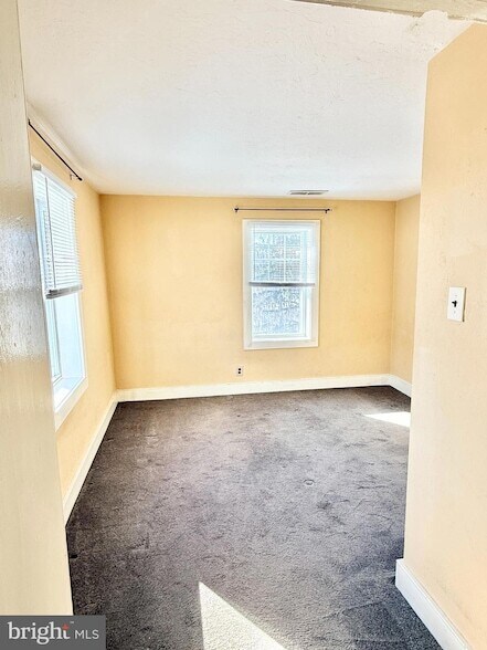 Building Photo - 149 Main St