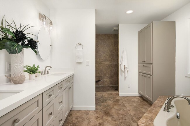 Building Photo - Beautiful Home in Mukilteo with Panoramic ...
