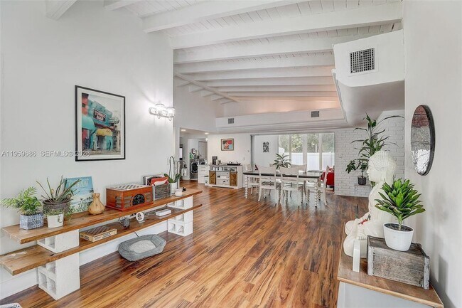 Building Photo - 14530 Garden Dr