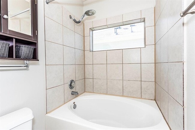 Building Photo - 1721 Kemah Village Dr