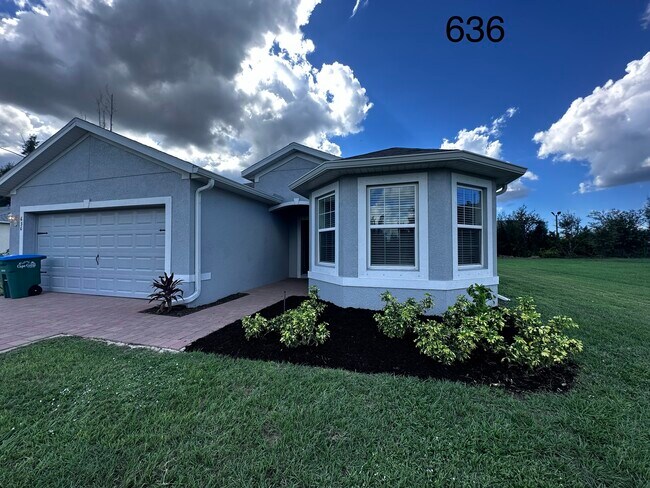 Primary Photo - 636 SW 19th Ave