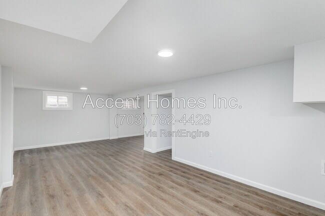 Building Photo - 8613 Kenilworth Dr