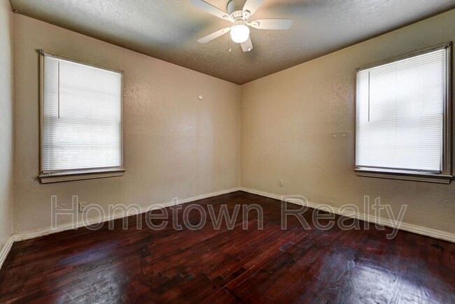 Building Photo - 3513 Springlake Dr