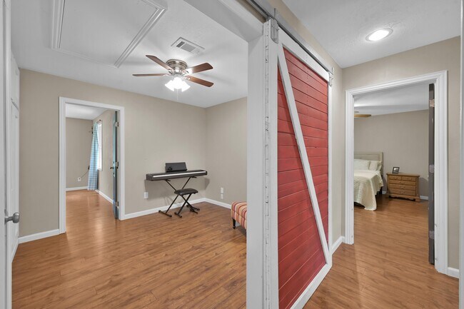 Building Photo - 11111 Meadow Rue St