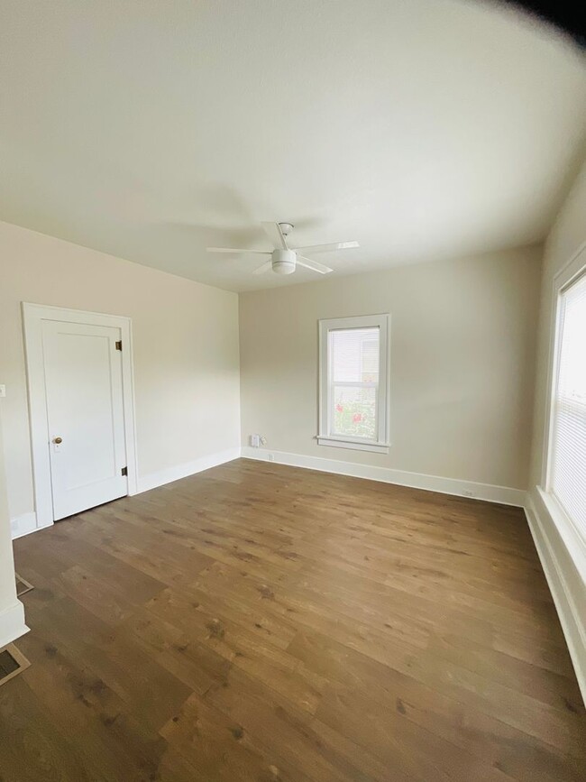 Building Photo - charming 2-bedroom home tucked within the heart of Colorado Springs, CO, and filled with an abund...