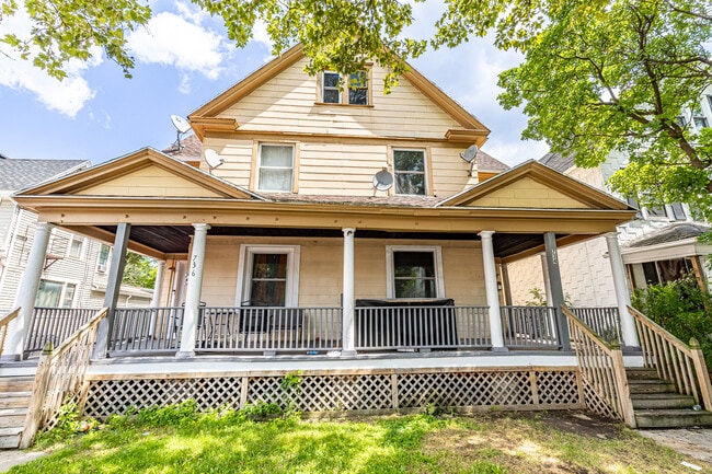 Building Photo - 734 Dewey Ave