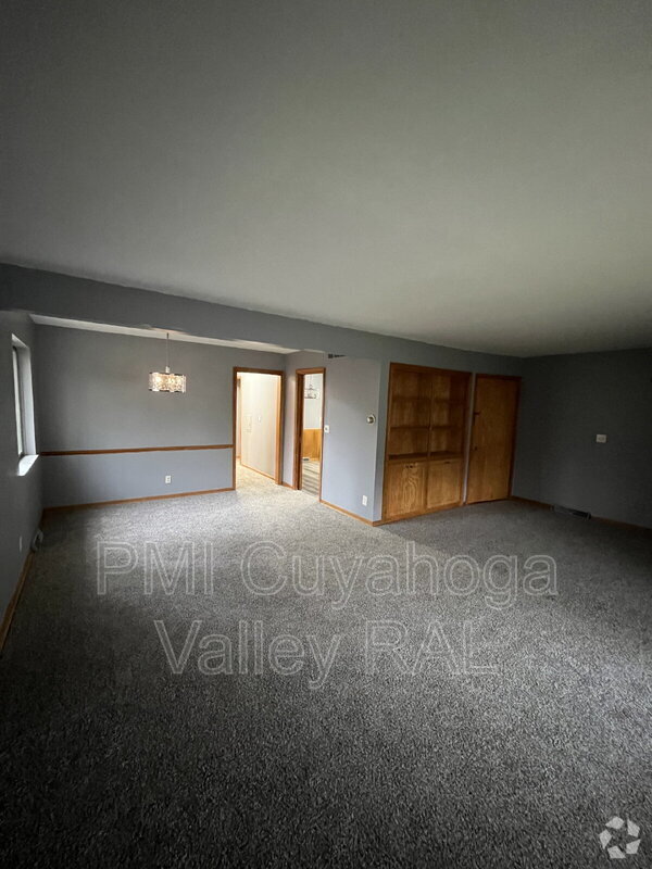 Building Photo - 1879 Cromwell Dr