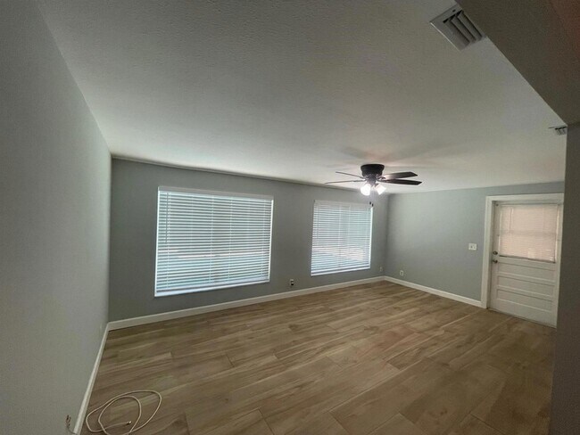 Building Photo - 11737 Inverness Cir