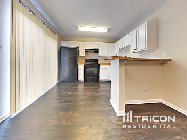 Building Photo - 3223 Kelling St