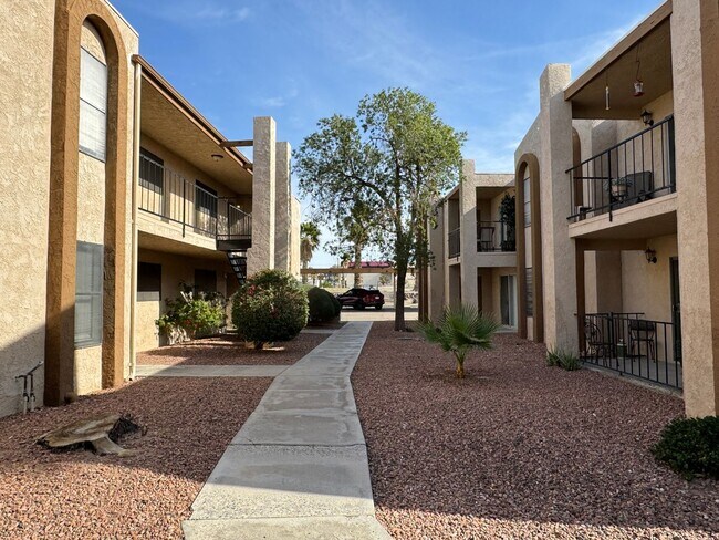 Building Photo - 2 BR Condo near Chaparral Golf & Rotary Park
