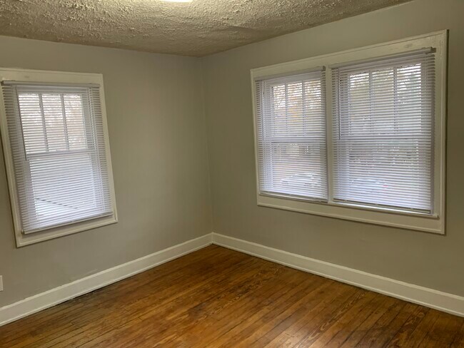 Building Photo - 813 N Bancroft St