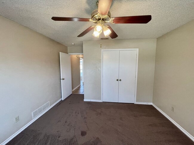 Building Photo - Great Duplex In Glenn Heights