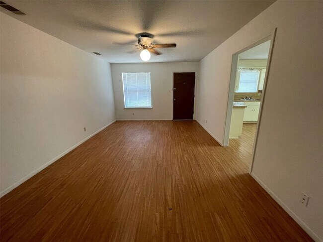 Building Photo - 204 Cedar Ln