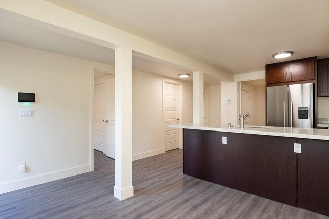 Building Photo - Newly Remodeled 3BR w/ In-Unit W/D, Private Entry & Designer Finishes – Pet Friendly!