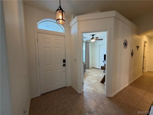 Building Photo - 2416 N Ridge Ave