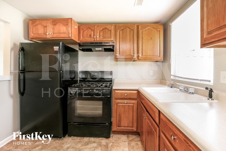 Building Photo - 3312 S Parker Ave