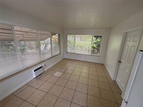 Building Photo - 1211 NE 6th St