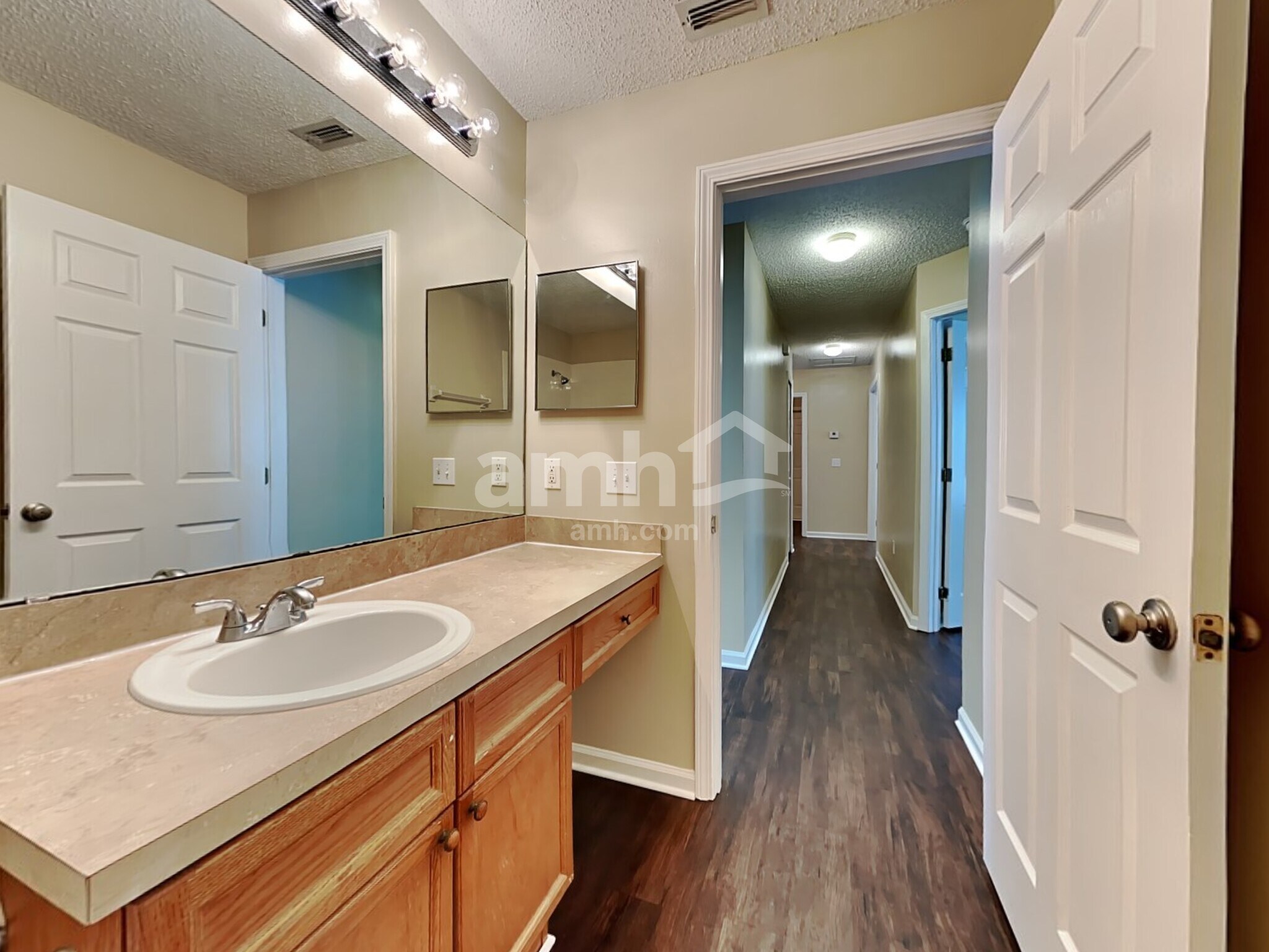 Building Photo - 13958 Devan Lee Dr N