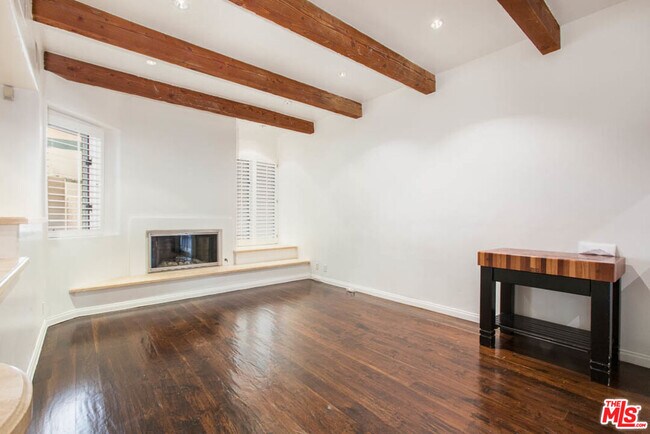 Building Photo - 15500 Sunset Blvd