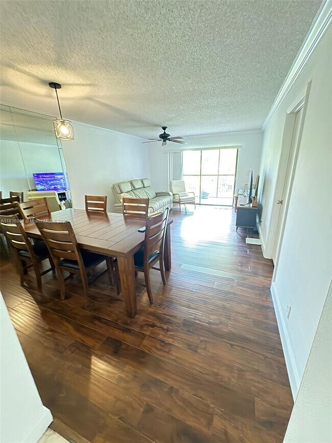 Building Photo - 1278 S Military Trail