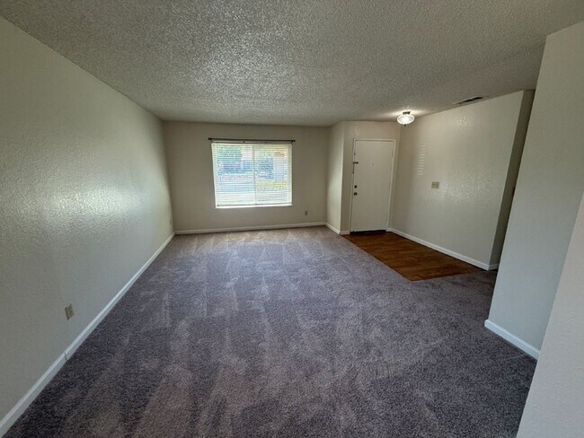 Building Photo - 2766 Applewood Dr