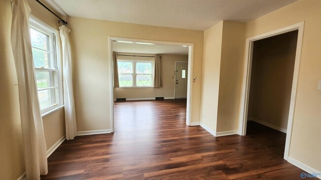 Building Photo - 11402 Hillwood Dr SE
