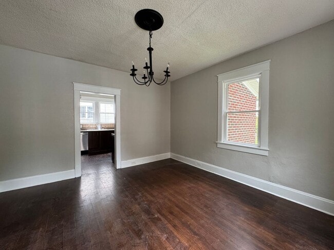 Building Photo - Welcome to this charming home in Portsmout...