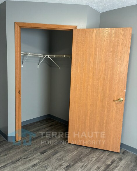 Bedroom 3 Closet - 1919 Tippecanoe St