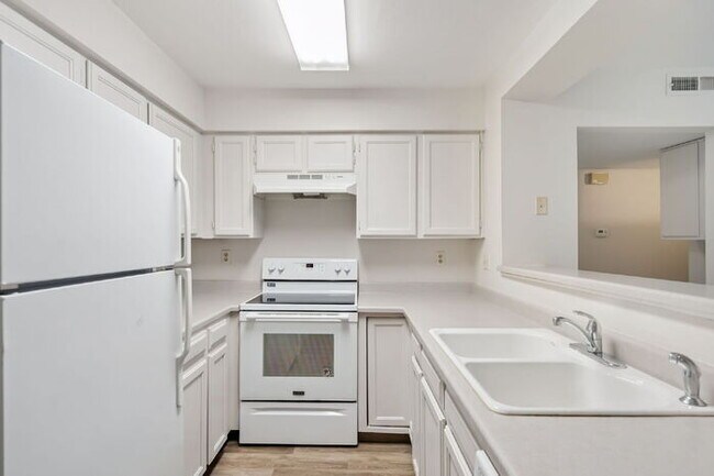 Building Photo - Updated 2-Bedroom Ground-Level Condo – Wat...