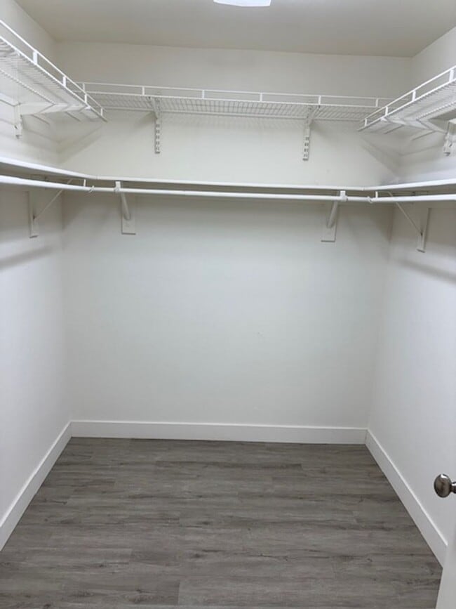 Building Photo - Beautiful, spacious top-floor 2-bedroom, 2-bathroom condo in the Southwest