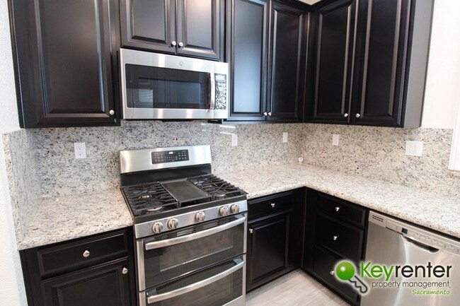 Building Photo - 1061 Chapelhill Ln